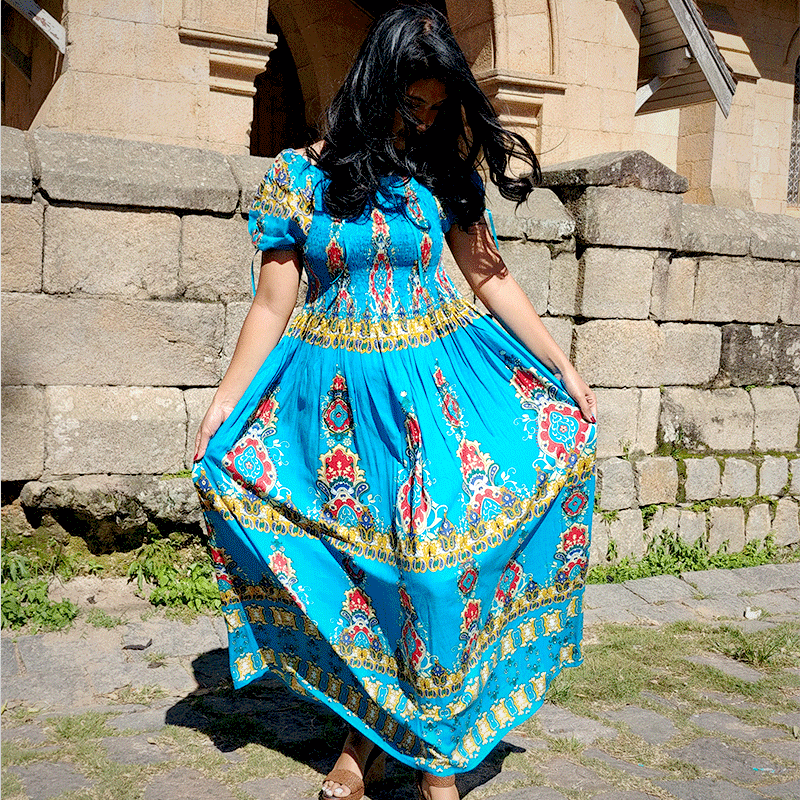 Robe maxi imprimée couleurs vives à l'indienne