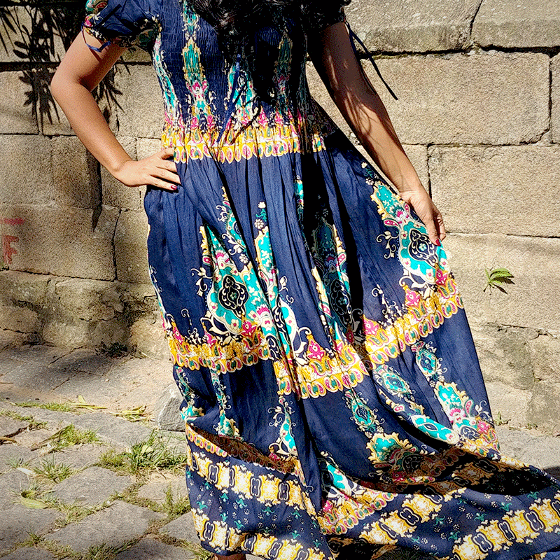 Robe maxi imprimée couleurs vives à l'indienne