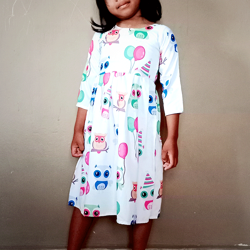 Robe petite fille manche longue blanche à motif