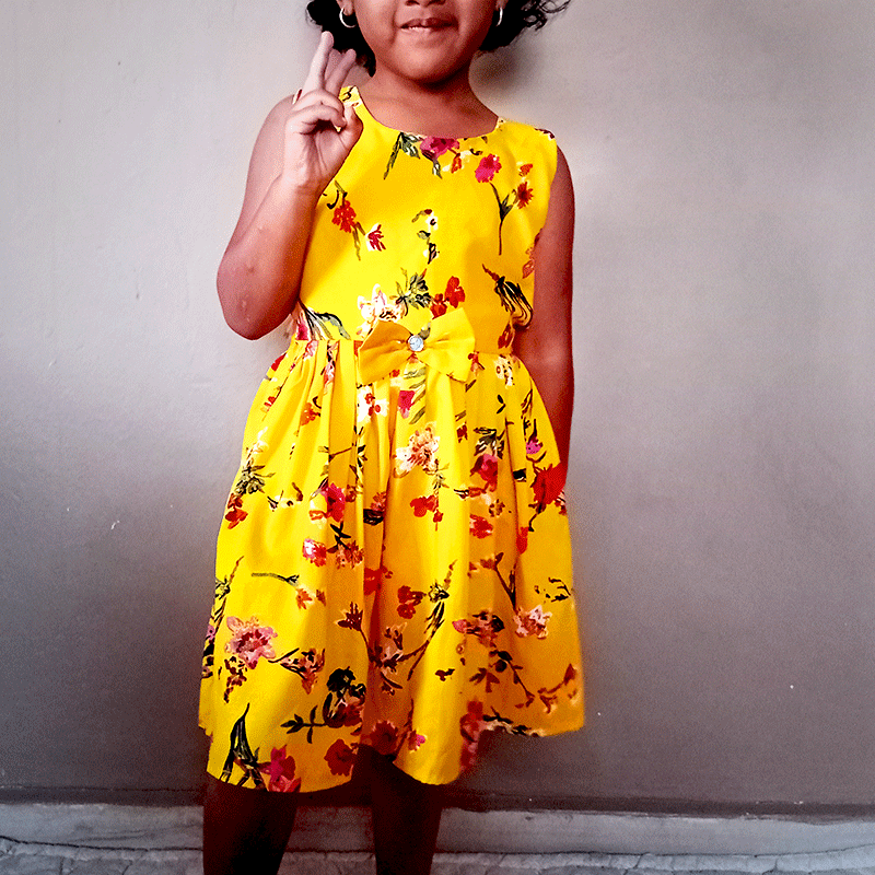 Robe sans manche petite fille motif fleuri jaune