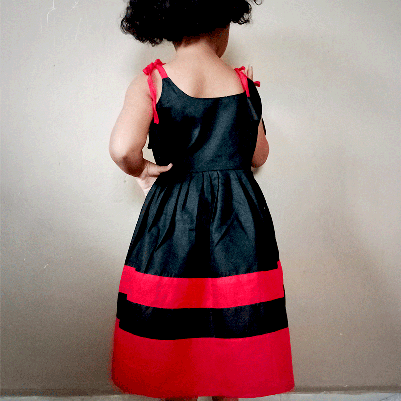 Robe petite fille deux tons à bretelle noir