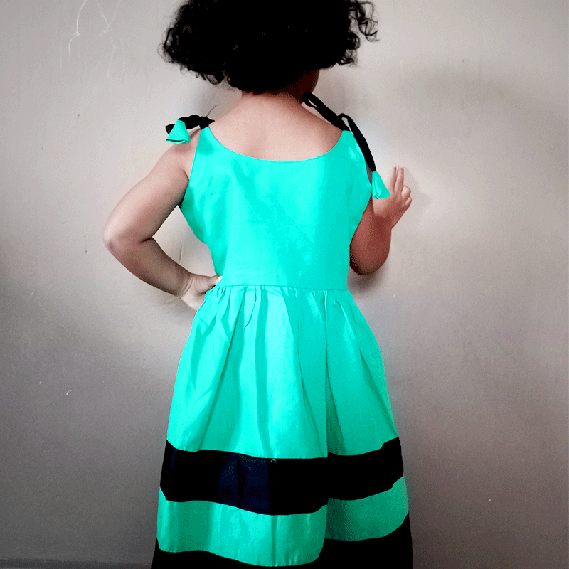 Robe petite fille deux tons à bretelle vert