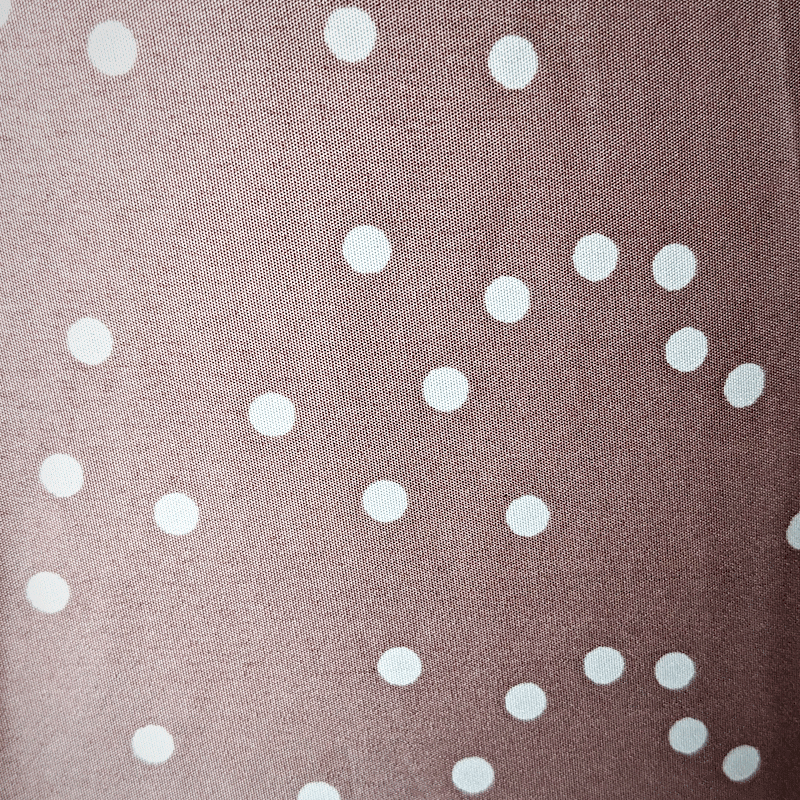 Blouse à pois gris